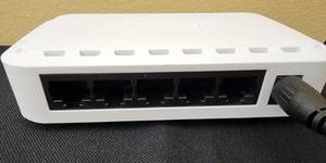 lot 179 image: Net Gear Console