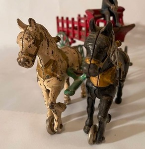 lot 154 image: Vintage Cast Iron Horse and Wagon Toy