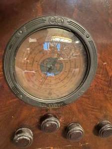 lot 167 image: Vintage RCA Victor Floor Radio