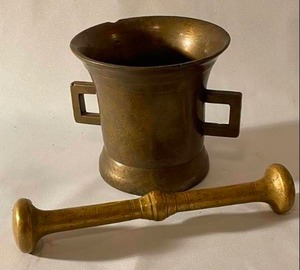lot 178 image: Vintage Brass Mortar and Pestle