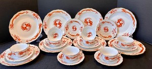 lot 18 image: Set of 8 Meissen Red Dragon Desert Plates, Teacups and Saucers