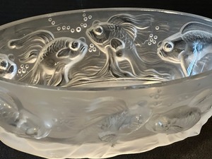 lot 3 image: Vintage Veryls French Art Deco Poissons Koi Fish Oval Center Piece
