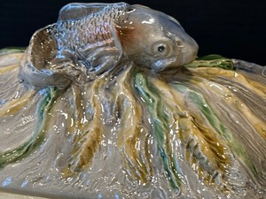 lot 51 image: Beautiful Fish Themed Covered Pottery Dish
