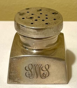 lot 66 image: Set of Four Vintage Black Starr Gorham Sterling Silver Salt and Pepper Shakers