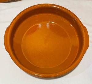 lot 17 image: Trio of Pottery Bakeware Items
