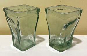 lot 318 image: Green Glass Vase Grouping