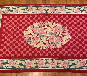lot 344 image: Vibrant Vintage Rug