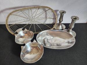 lot 120 image: Williamsburg Steif Pewter and Selection of Serving Pieces