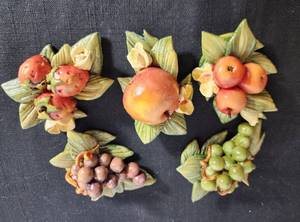 lot 125 image: Garden Themed Decor Options, Plus