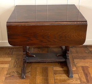 lot 119 image: Petite Vintage Drop Leaf Accent Table