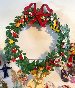 lot 377 image: Vintage Christmas Decor and Ornaments