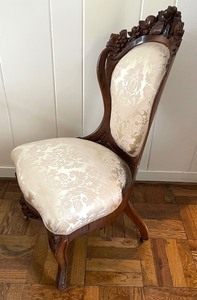 lot 384 image: John Henry Belter Laminated Victorian Parlor Chair