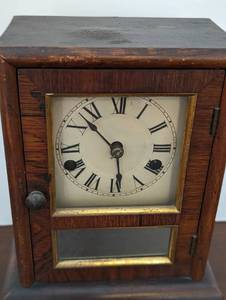 lot 225 image: Vintage Wood Cottage Clock