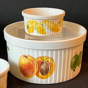 lot 73 image: Harvest Festival Kitchen Items by T.G. Green LTD