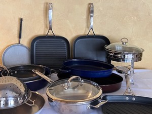 lot 76 image: Large Lot of Cookware