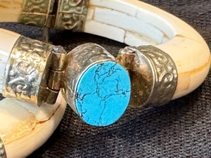 lot 94 image: Two Vintage Bracelets