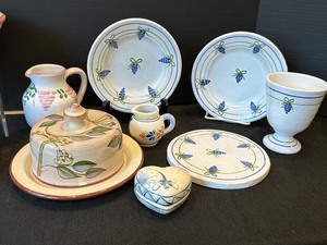 lot 81 image: Variety of Lovely Pottery Pieces - Portugal and Italy