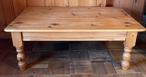 lot 393 image: Pretty Pine Coffee Table
