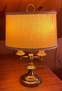 lot 397 image: Vintage Double Socket Table Lamp