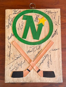 lot 400 image: Minnesota North Stars Hockey Grouping