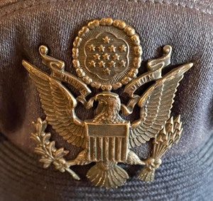 lot 409 image: Vintage US Army Officer Hat by the Birkshire DeLuxe Company