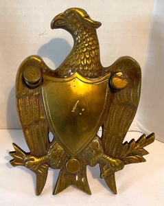 lot 425 image: Variety of Vintage Decor
