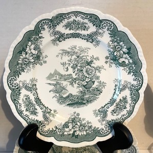 lot 435 image: John Maddock & Sons Bombay China Grouping