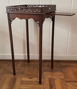 lot 431 image: Petite Vintage Accent Table with Sliding Tray