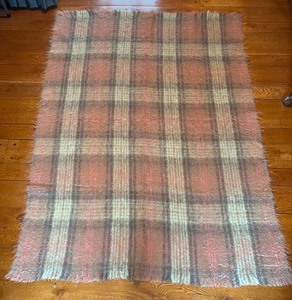 lot 272 image: Vintage Craig-Na-Criedhe Mohair Blanket