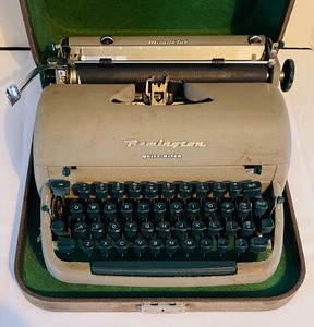 lot 279 image: Vintage Remington Quiet-riter Typewriter with Case