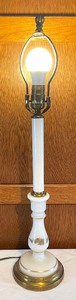 lot 282 image: Lovely Vintage Lamp