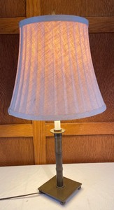 lot 286 image: Vintage Brass Based Lamp