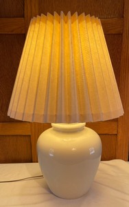 lot 298 image: Wonderful White Table Lamp