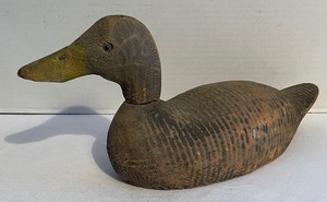 lot 297 image: Vintage Wooden Duck Decoys and a Goose Themed Basket