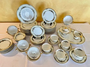 lot 147 image: Beautiful Vintage Noritake Isabey China Set
