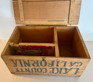 lot 146 image: Vintage Wooden California Fruit Exchange box