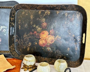 lot 127 image: Fun Collection of Home Decor Items