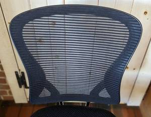 lot 207 image: Mesh Rolling Office Chair