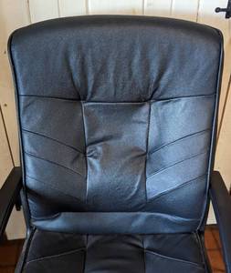 lot 208 image: Faux Leather Rolling Office Chair