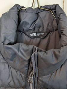 lot 252 image: Mens North Face Vest