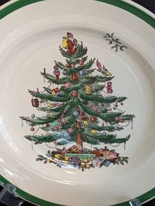 lot 233 image: Spode Christmas Tree Dinner Plate Set