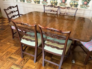 lot 1 image: Elegant Vintage Dining Set
