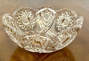 lot 198 image: Beautiful Cut Glass Vintage Bowl