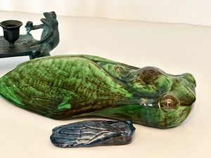 lot 116 image: Fun GardenPatio Insect & Frog Decor