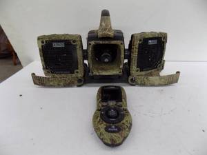 lot 115 image: Primos Hunting  Alpha Dogg  with remote