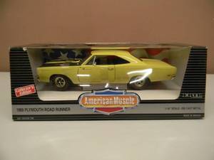 ERTL AMERICAN MUSCLE 118 SCALE COLLECTORS EDITION - 1969 PLYMOUTH ROAD RUNNER - NICE - FANTASTIC PIECE - NEW IN BOX - SEE PICTURES