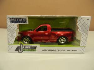 JADA JUST TRUCKS 124 SCALE DIE-CAST - 1999 FORD F-150 SVT LIGHTNING - NICE - GREAT PIECE - NEW IN BOX - SEE PICTURES