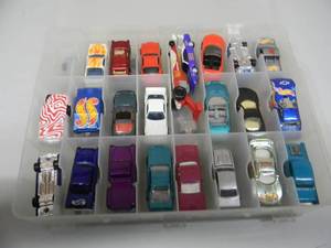 VINTAGE HOT WHEELS WITH CASE - APPROX 45 CARS - SOME VALUABLE - COOL OLD SCHOOL PIECES - SEE PICTURES