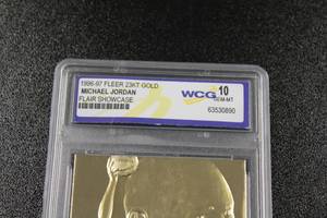 lot 105 image: 1996-97 Fleer 23KT Gold Flair Showcase Michael Jordan WCG 10