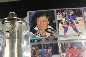 lot 189 image: 1991-92 Stadium Club Hockey Complete Set In Binder